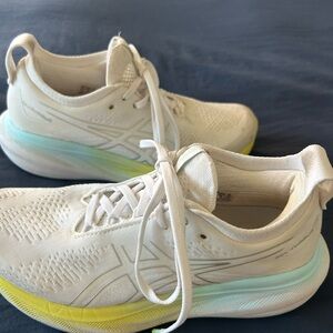 Asics Gel Nimbus 25 Athletic Shoes.